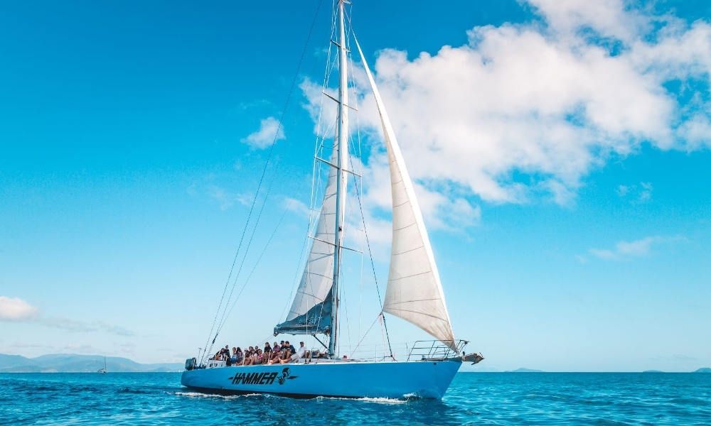 Hammer Sailing Yacht cruising the Whitsundays