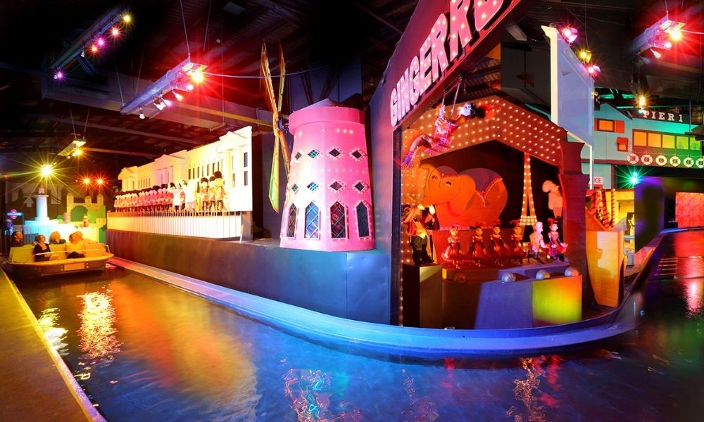 Passengers on the overboard cruise at the Ginger Factory