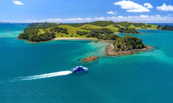 Things To Know About the Bay of Islands Hole in the Rock cruise