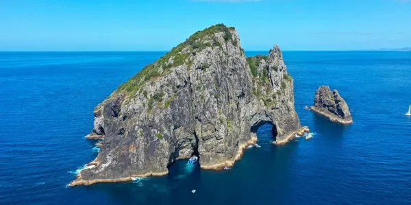 Bay of Islands Adventure: Exploring the Famous Hole in the Rock