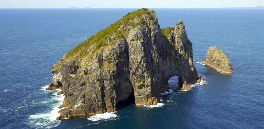 Bay of Islands Hole in the Rock Scenic Flight | Experience Oz