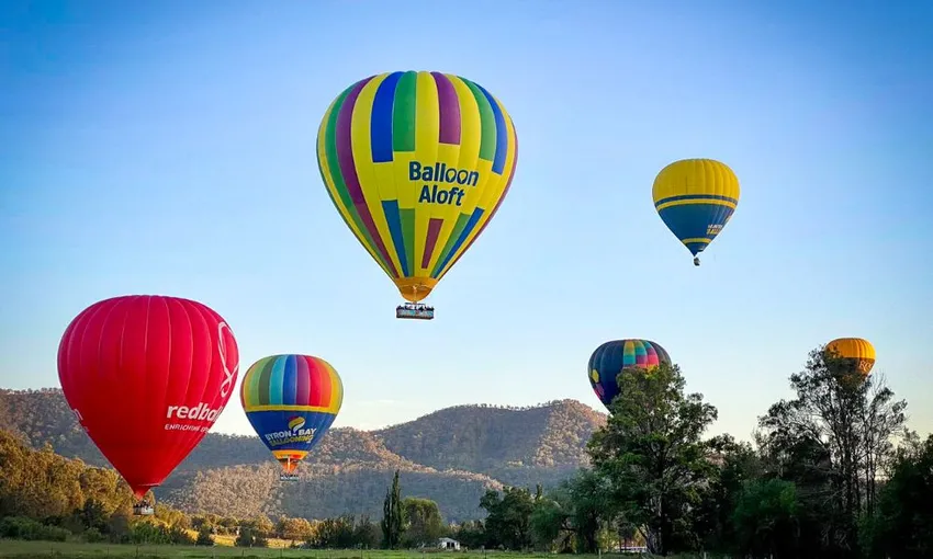 Hunter Valley Hot Air Balloon with Peterson House Breakfast | Experience Oz