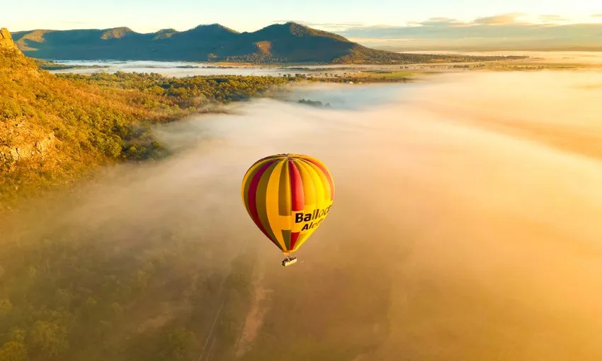 Hunter Valley Hot Air Balloon with Peterson House Breakfast | Experience Oz