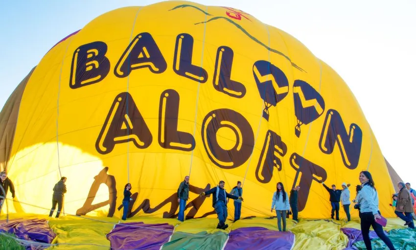 Hunter Valley Hot Air Balloon with Peterson House Breakfast | Experience Oz