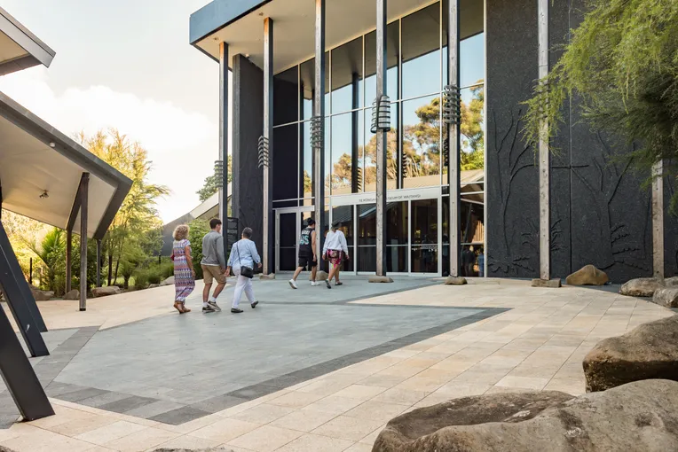 Waitangi Treaty Grounds Tour & Performance NZ | Experience Oz + NZ