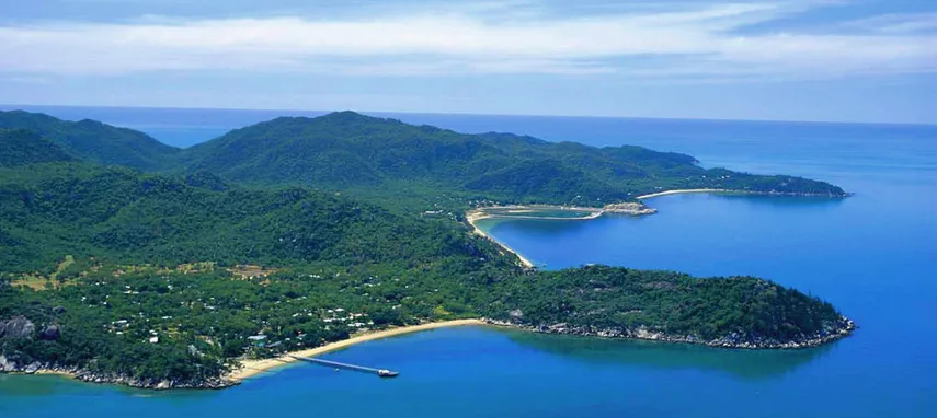 Cape Cleveland Townsville Scenic Flight | Experience Oz