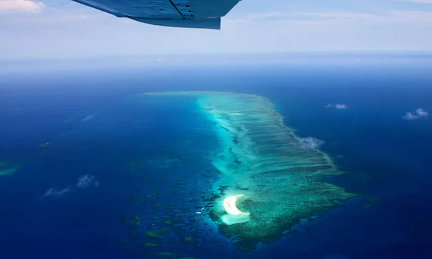 Great Barrier Reef 40 Minute Scenic Flight - Book Now | Experience Oz