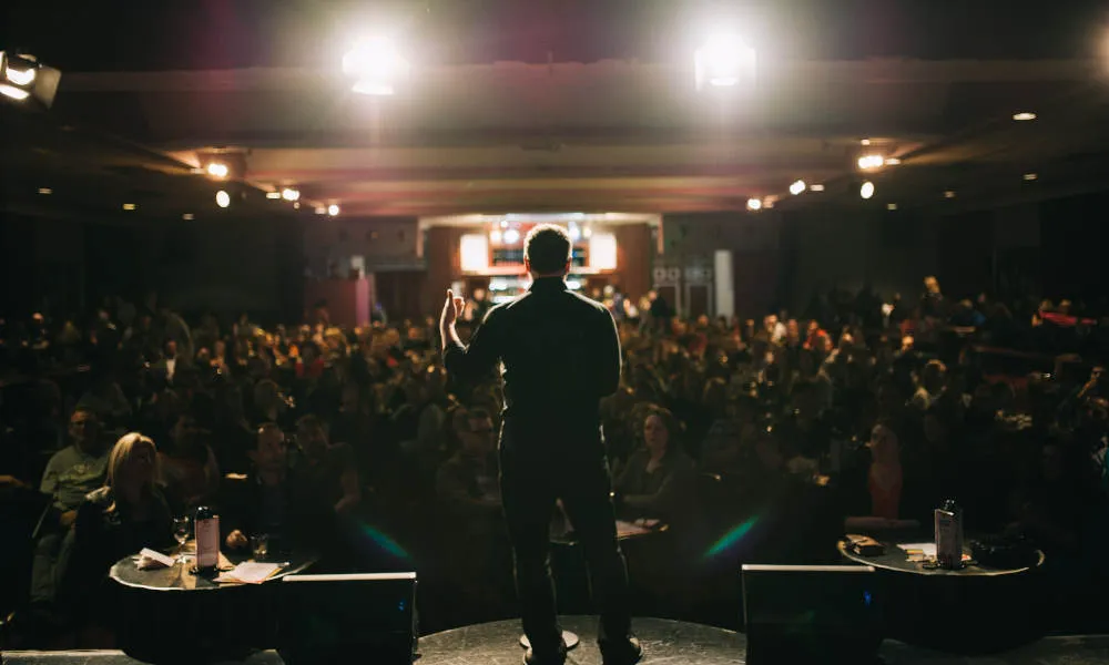 Comics Lounge Comedy Show | Experience Oz-8