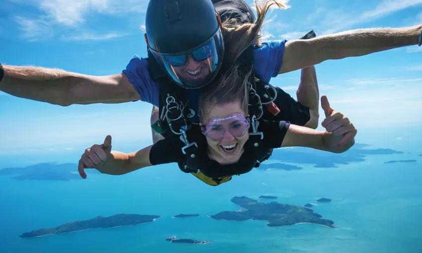 Airlie Beach up to 15,000ft Tandem Skydive - Book Now | Experience Oz