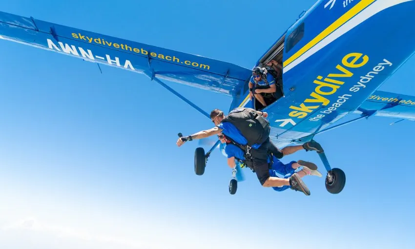 Airlie Beach up to 15,000ft Tandem Skydive - Book Now | Experience Oz