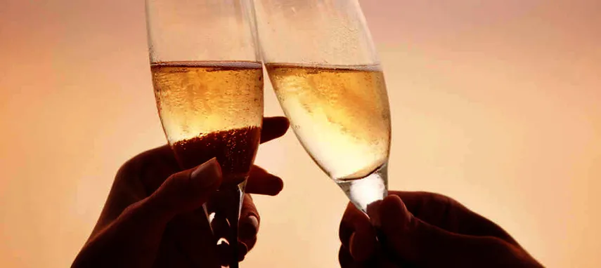 Hervey Bay Sunset Sailing Tour with Champagne | Experience Oz