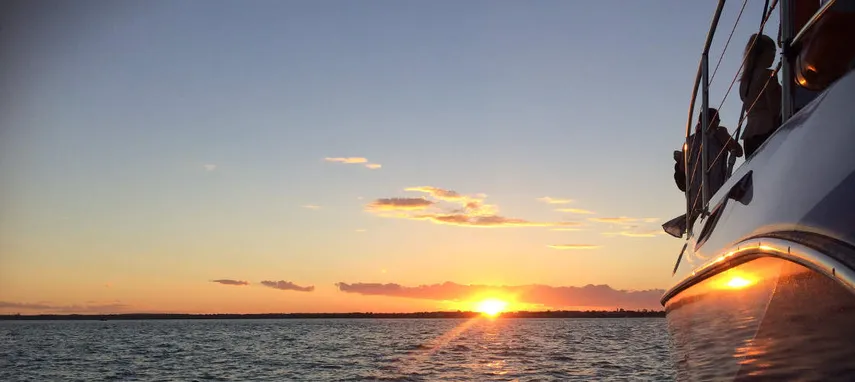 Hervey Bay Sunset Sailing Tour with Champagne | Experience Oz
