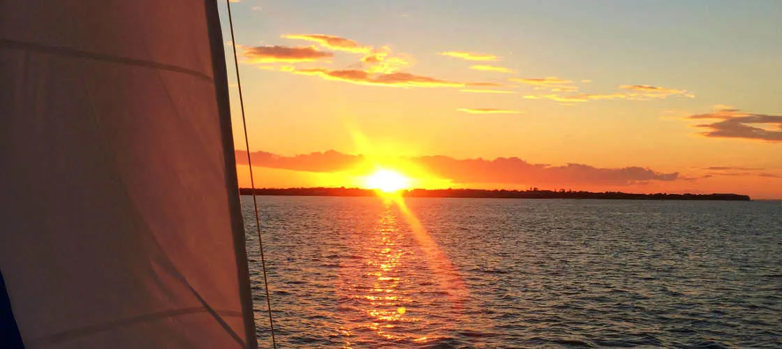 Hervey Bay Sunset Sailing Tour with Champagne | Experience Oz-4