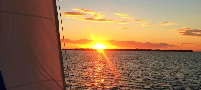Hervey Bay Sunset Sailing Tour with Champagne | Experience Oz