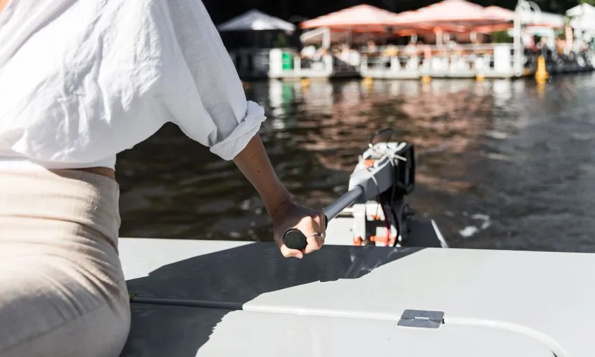Melbourne Electric Picnic Boat Hire - 3 Hours | Experience Oz