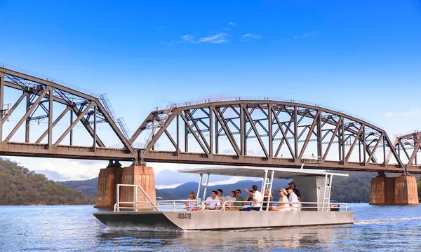 Hawkesbury River Cruise and Oyster Tasting - 90 Minutes