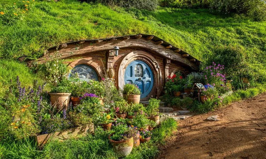 Hobbiton & Waitomo Day Tour from Auckland | Experience Oz