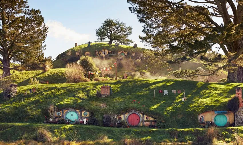 Hobbiton & Waitomo Day Tour from Auckland | Experience Oz