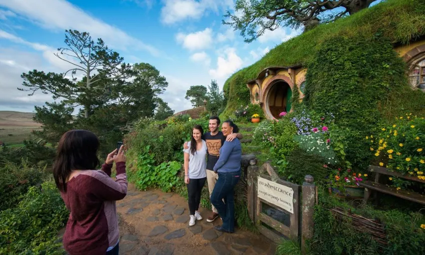 Hobbiton & Waitomo Day Tour from Auckland | Experience Oz