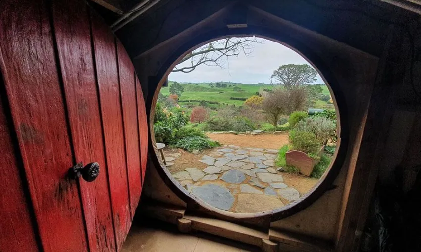 Hobbiton & Waitomo Day Tour from Auckland | Experience Oz