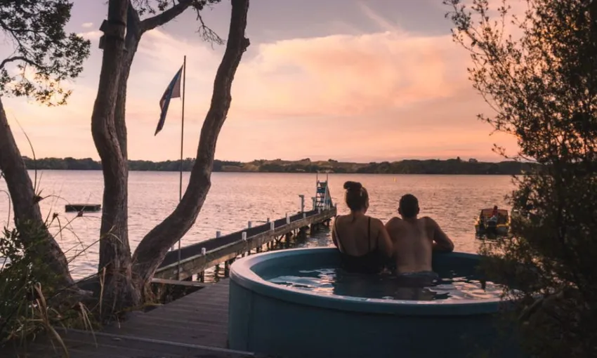 Rotorua Evening Starlight Gourmet Kayak Tour With Glowworms | Experience Oz
