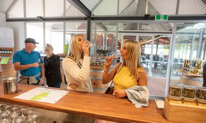 Upper Reach Winery Tour and Tasting with Lunch | Experience Oz