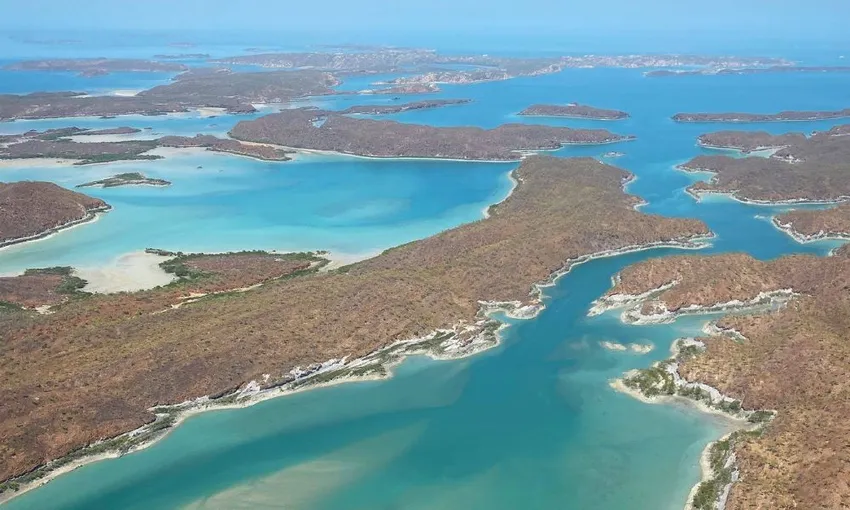 Broome Creek & Coast Scenic Helicopter Flight | Experience Oz