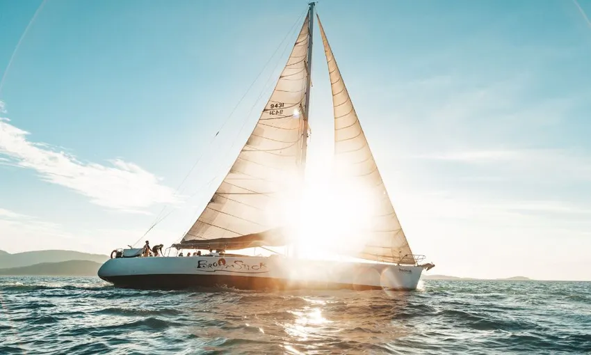 2 Night Whitsundays Sailing Adventure on Broomstick | Experience Oz