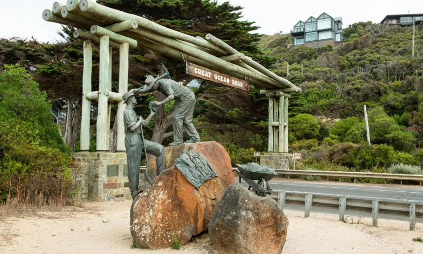 Explore Great Ocean Road & 12 Apostles with Melbourne Transfers | Experience Oz