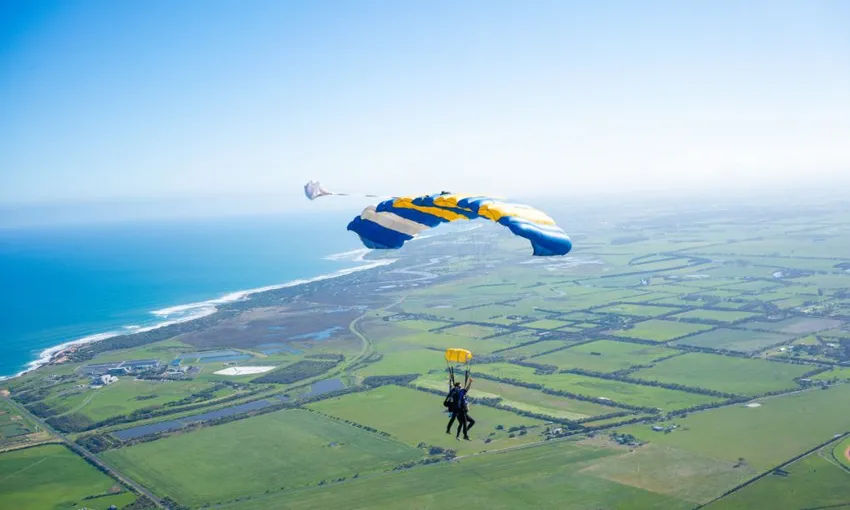 Great Ocean Road Weekday 15,000ft Tandem Skydive | Experience Oz