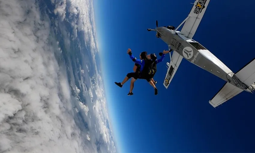 Byron Bay Tandem Skydive with Transfers - Weekends | Experience Oz
