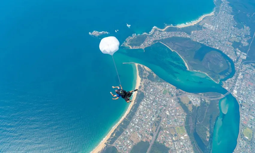 15 000ft Tandem Skydive in Newcastle - Weekend | Book Now - Experience Oz