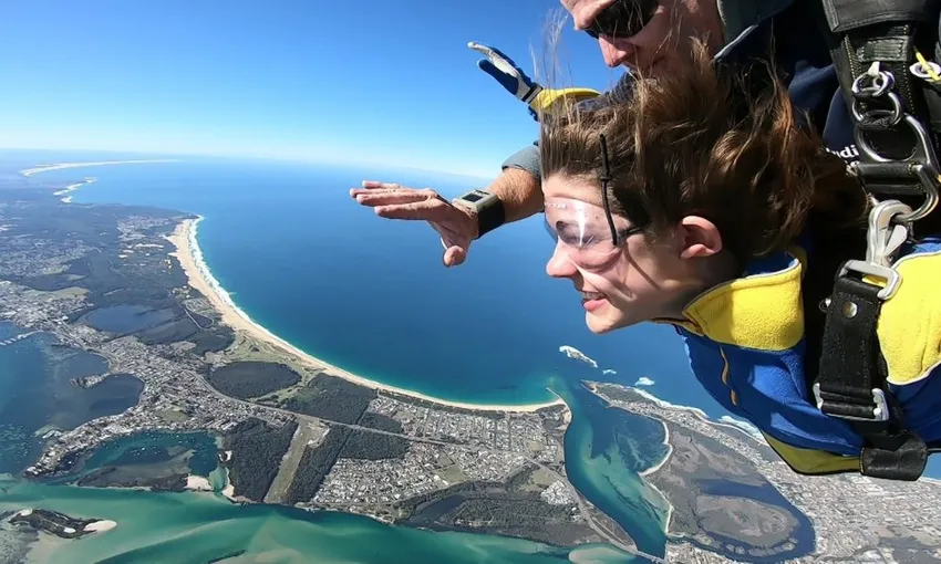 15 000ft Tandem Skydive in Newcastle - Book Now | Experience Oz