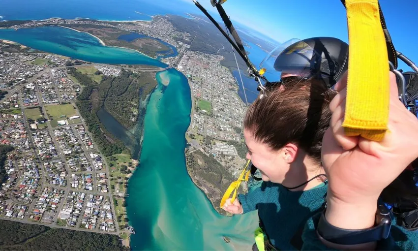15 000ft Tandem Skydive in Newcastle - Book Now | Experience Oz