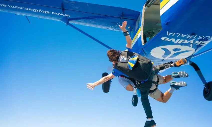 15 000ft Tandem Skydive in Newcastle - Book Now | Experience Oz