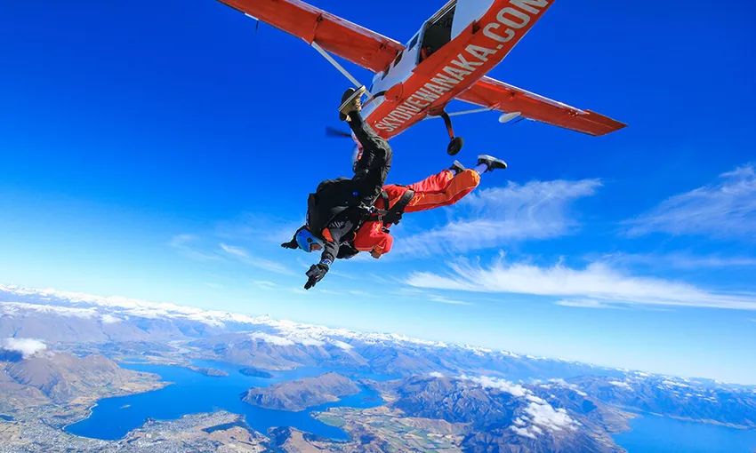 Wanaka Tandem Skydive - 9,000ft | Experience Oz
