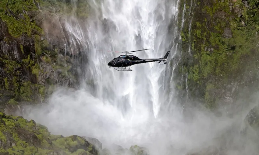 Milford Lakes and Sutherland Falls Helicopter Flight | Experience Oz
