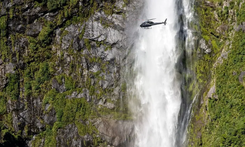 Milford Lakes and Sutherland Falls Helicopter Flight | Experience Oz