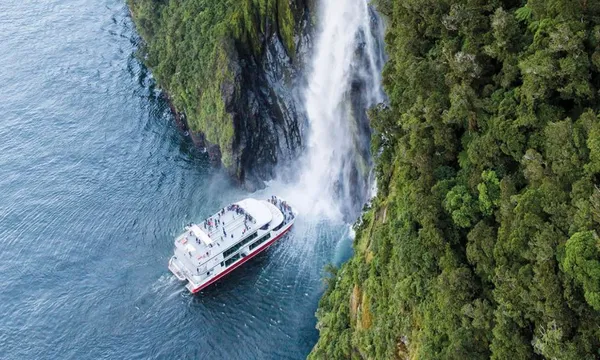 Milford Sound Helicopter and Cruise from Queenstown