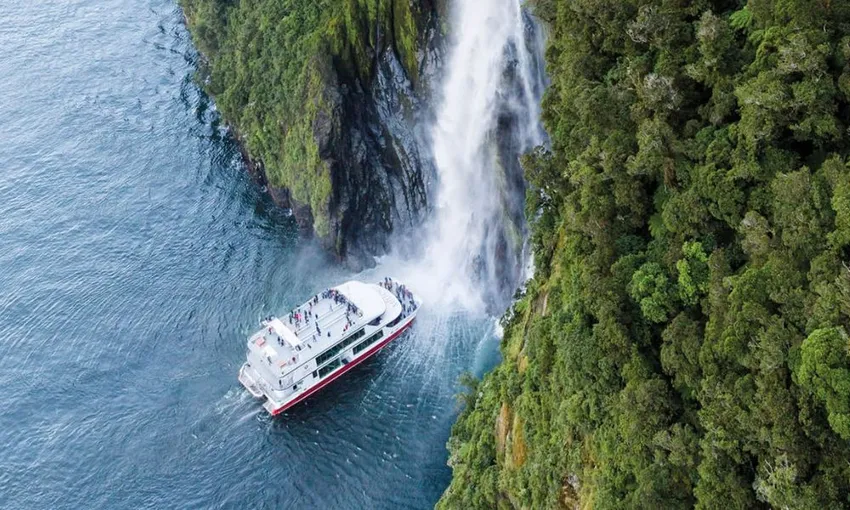 Milford Sound Helicopter and Cruise from Queenstown - Book Now | Experience Oz