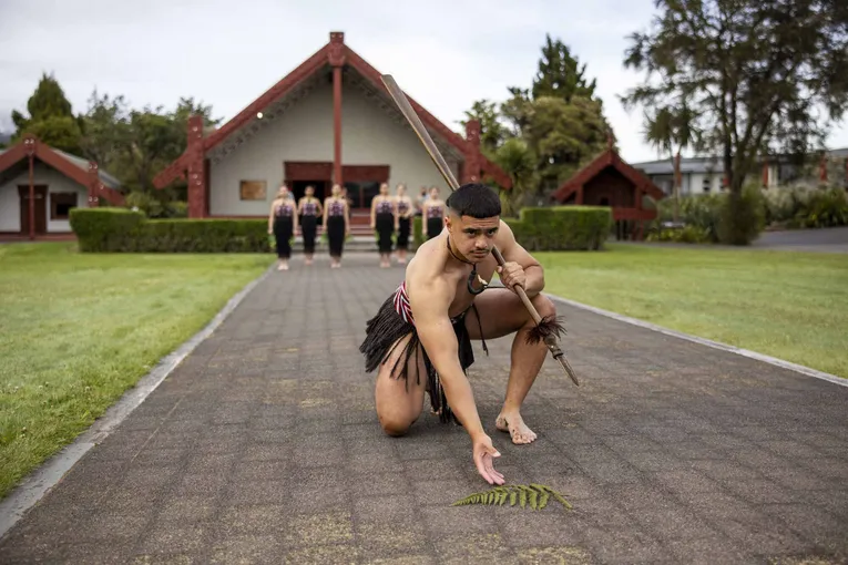 Rotorua Te Puia Guided Tour with Hangi Dinner and Haka - Book Now | Experience Oz
