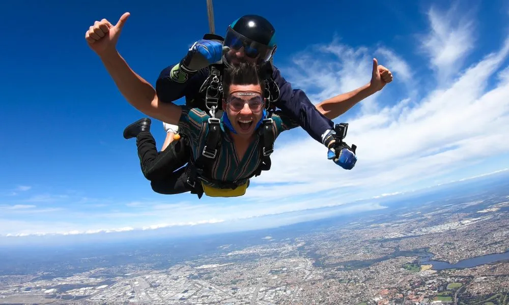 15,000ft Tandem Skydive Perth Weekday with Transfer - Local Agent and Inbound