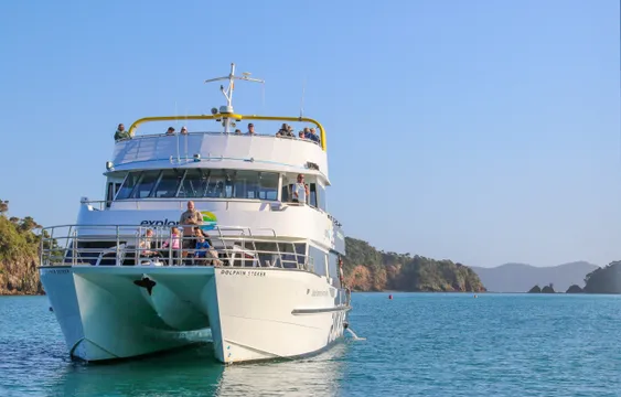 Discover the Bay Hole in the Rock Half Day Tour