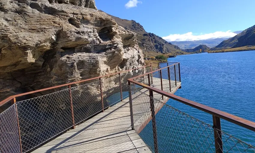 Cromwell to Clyde Lake Dunstan Trail Bike Ride - Book Now | Experience Oz