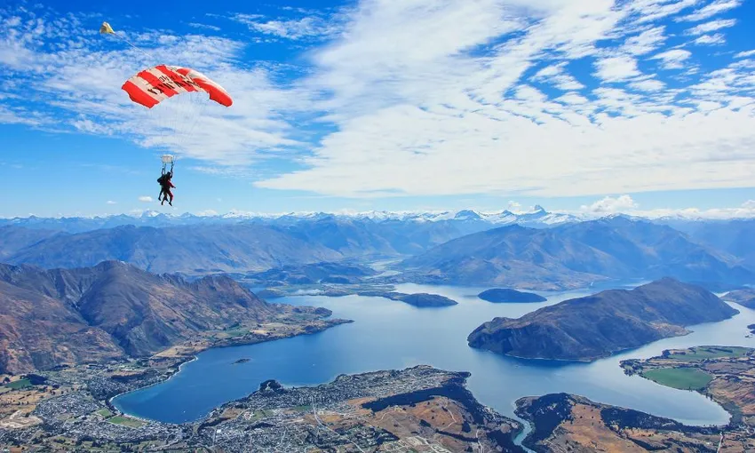9000ft Skydive Wanaka with Queenstown Transfers - Book Now | Experience Oz