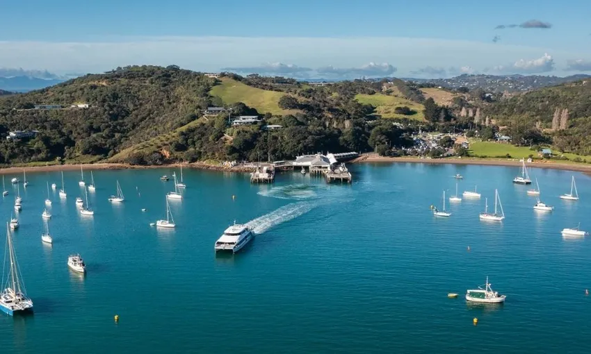 Waiheke Island Hop On Hop Off Bus & Ferry - Buy Now | Experience Oz + NZ