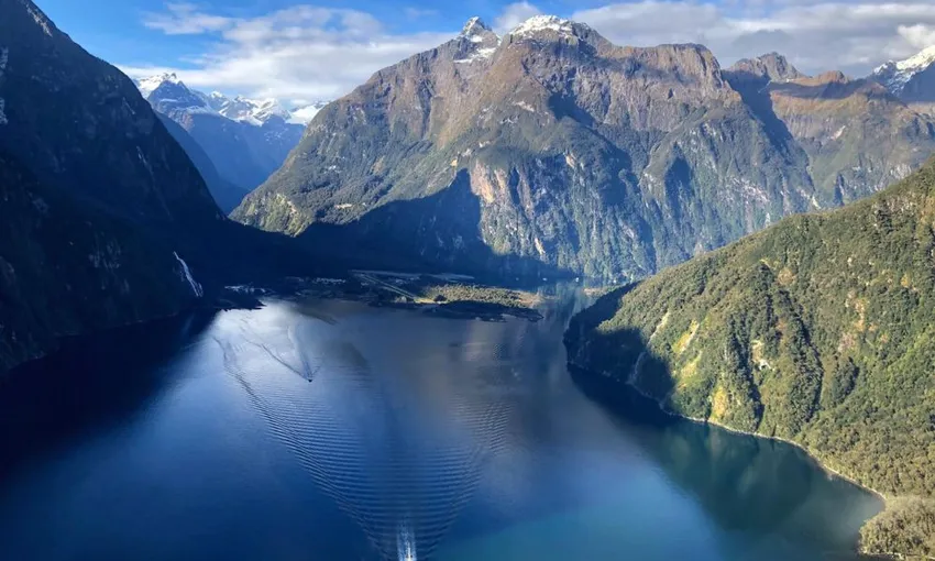 Milford Sound Helicopter Tour from Queenstown - Book Now | Experience Oz