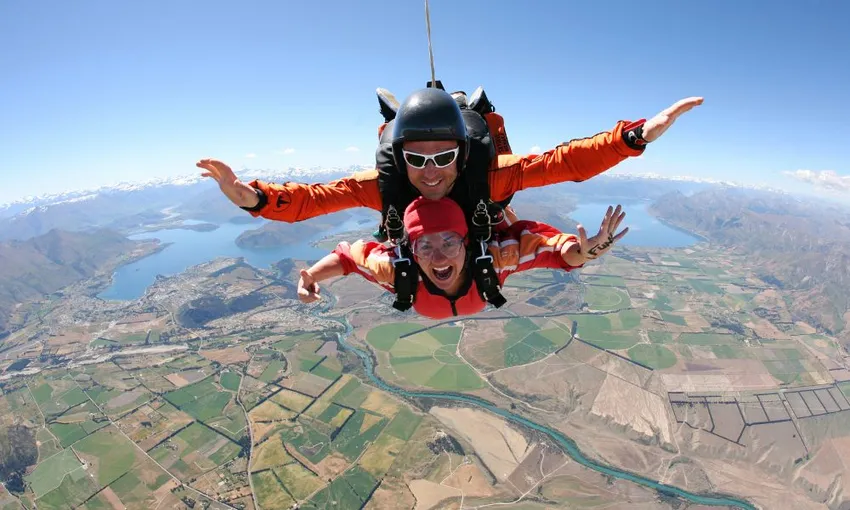 15000ft Skydive Wanaka with Queenstown Transfers - Book Now | Experience Oz