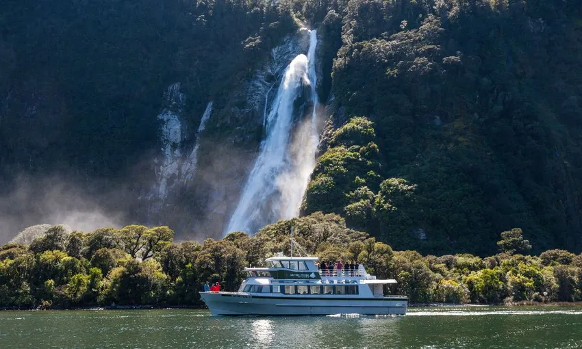 Milford Sound Small Boat Cruise - Book Now | Experience OZ