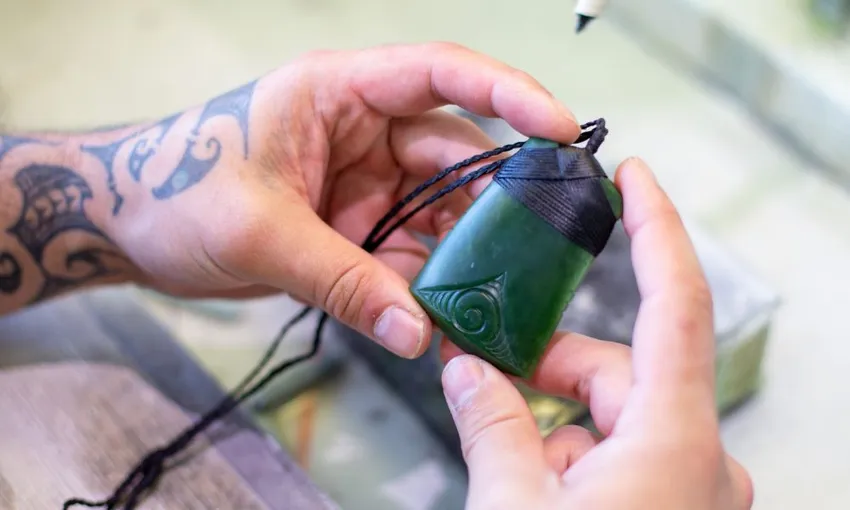 Rotorua Mountain Jade Carving Studio Tour - 40 Minutes | Experience Oz